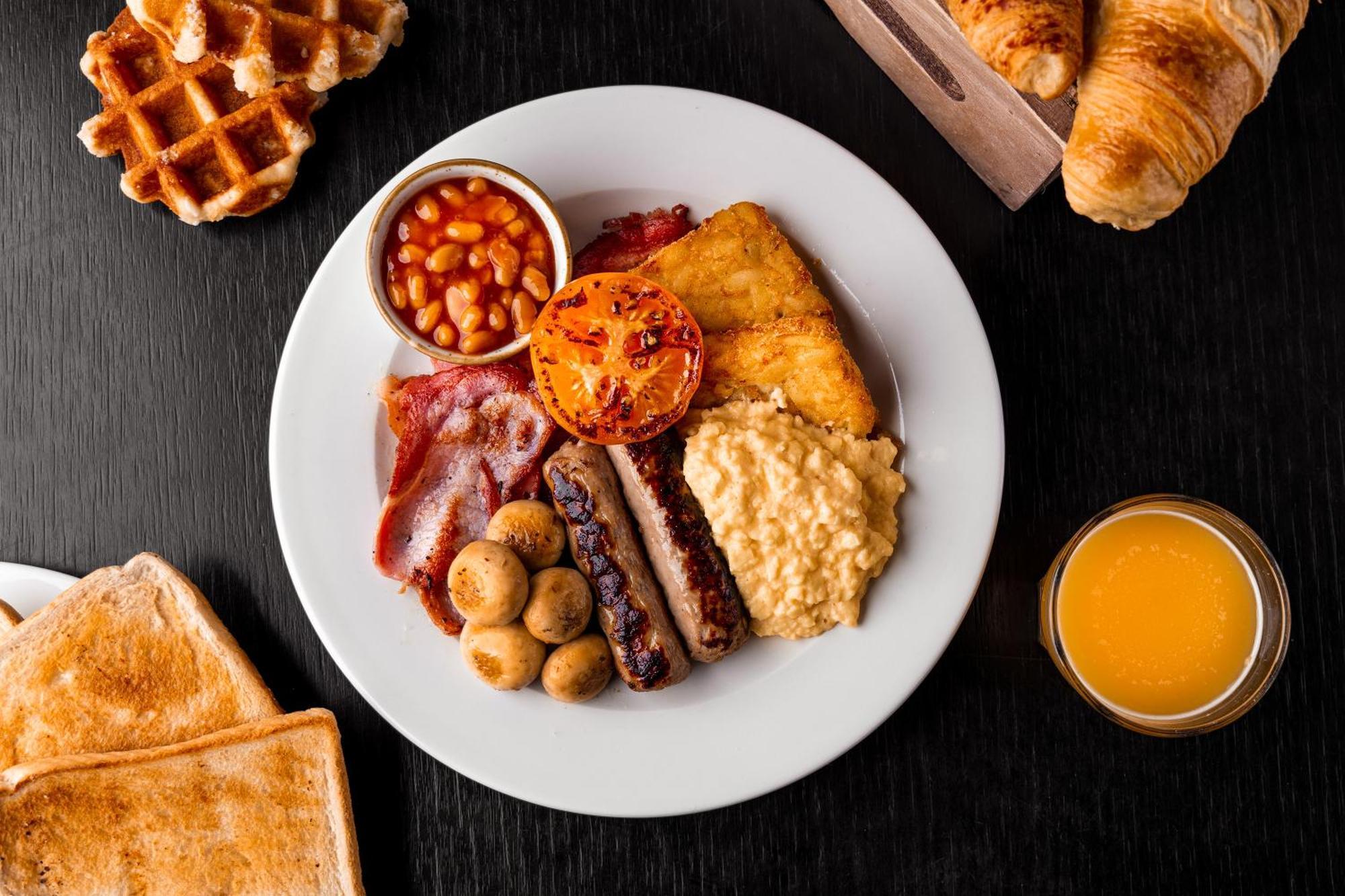 Village Hotel Manchester Хайд Екстериор снимка
