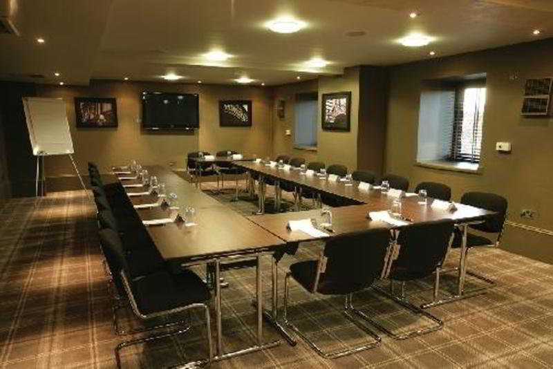 Village Hotel Manchester Хайд Екстериор снимка