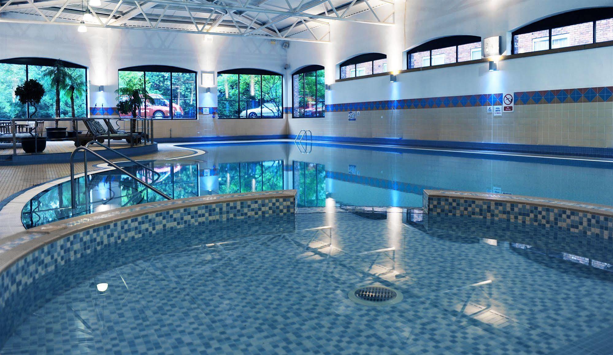 Village Hotel Manchester Хайд Екстериор снимка